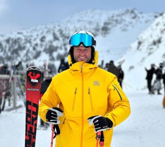 guy yellow jacket